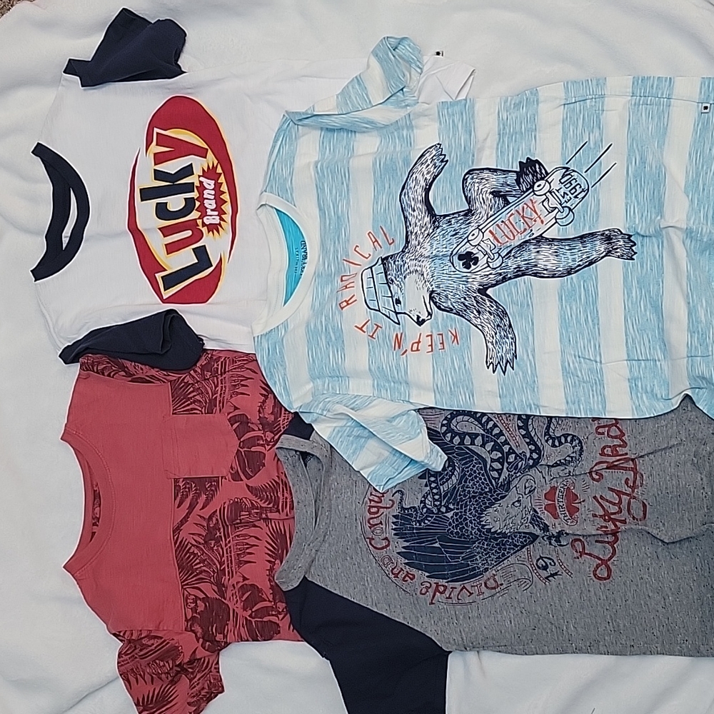 Boys size medium 10/12 (lot 15 tops)